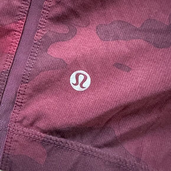 Lululemon Pace Breaker Shorts‎ Smokescreen Camo Oxblood Rosewood Lined 9” Medium - Picture 10 of 13